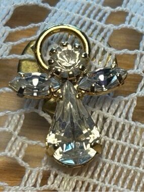 🆓Free w purchase. Vintage Angel Lapel Pin✨Diamond Style Crystals💎Small Pretty